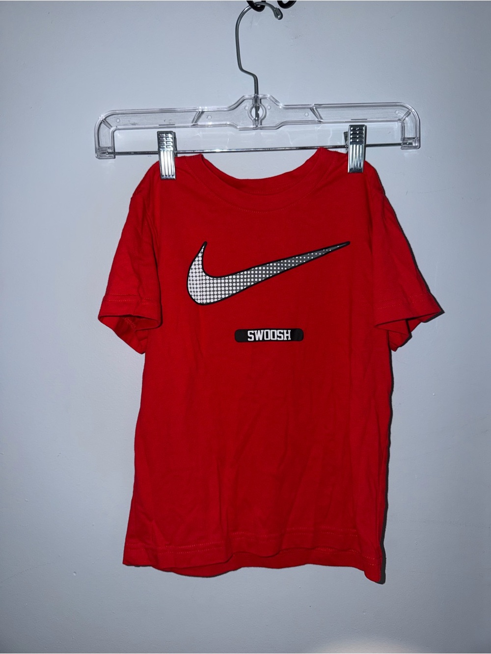 Nike Boys Red Swoosh Graphic T-Shirt Size 6–7